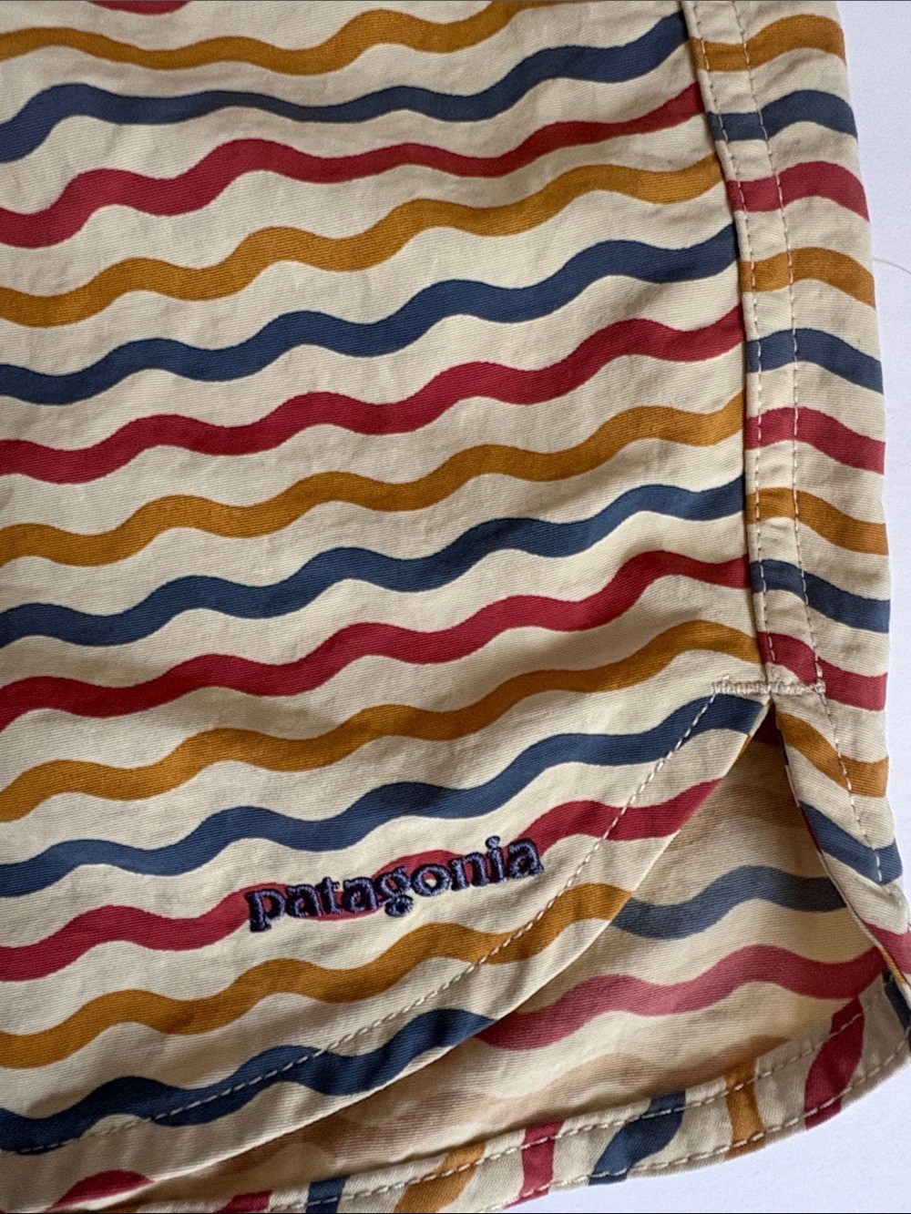 Patagonia Wavefarer board short 5” multicolor wavy stripe drawstring waist - Picture 4 of 16